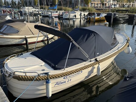 Crescent Allure 19 Buiskap inclusief Frame